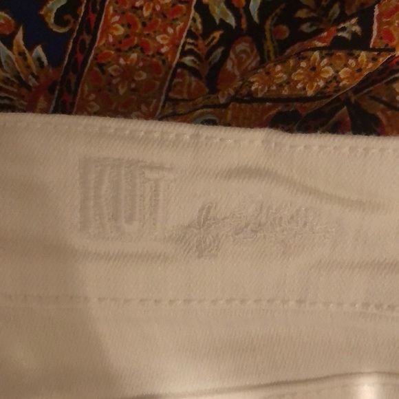 Kut from the Kloth Capri’s - Picture 8 of 8